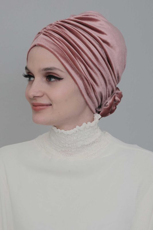 بونيه مخملي، B-64 داستي روز - 2