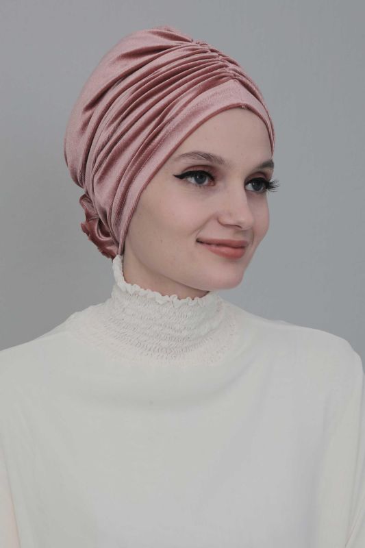 بونيه مخملي، B-64 داستي روز - 3