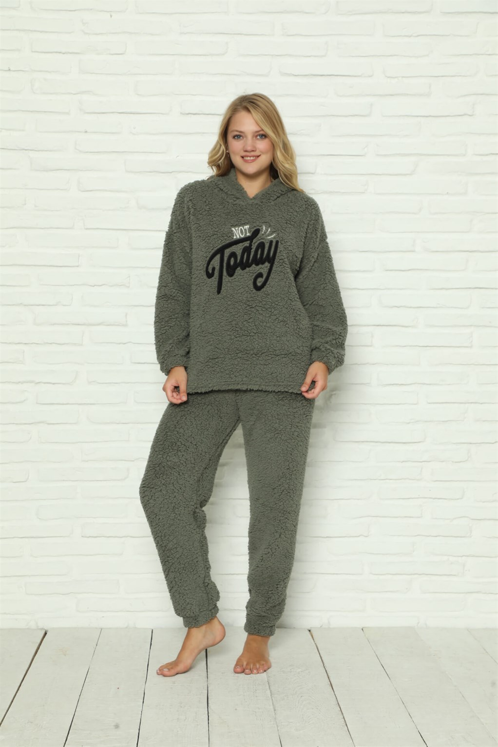 Moda Çizgi Welsoft Polar Peluş Kadın Pijama Takımı 9062 - L | Füme