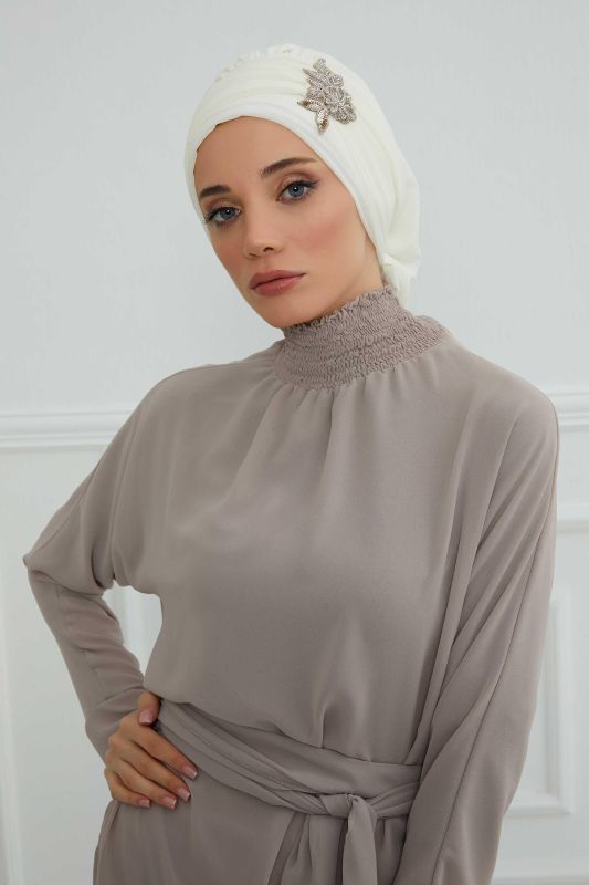 Pileli Taş Çiçek Aksesuarlı Şifon Hazır Türban,HT-105,HT-105 Krem - 1